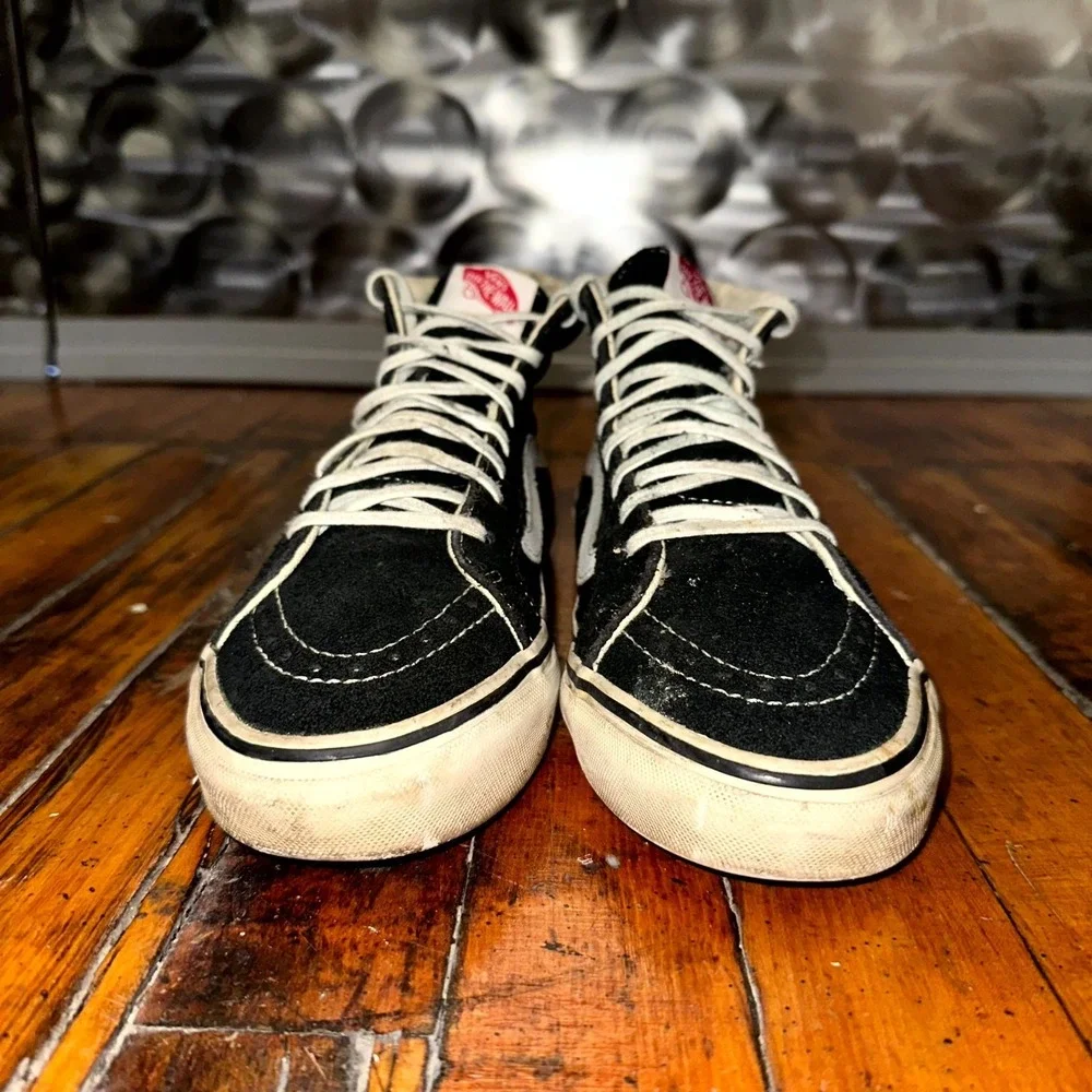 Vans Sk8-Hi Sneakers Unisex M7 W8.5 Black White Suede Lace Up Walking Shoes